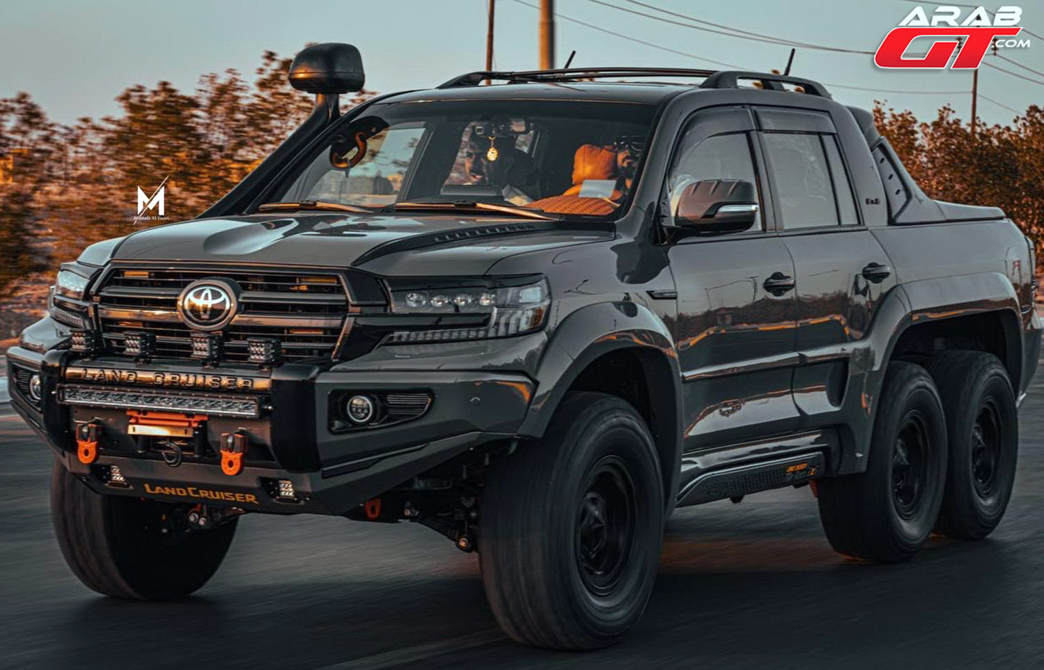 Toyota Land Cruiser 200 превратили в шестиколесный пикап-монстр